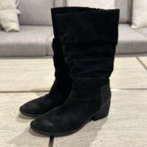 Born black suede boots. Rugged cowgirl style. Excellent condition. Size 10.